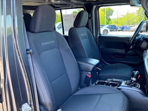 Used 2022 Jeep Wrangler Unlimited Sahara AWD/4WD image 7