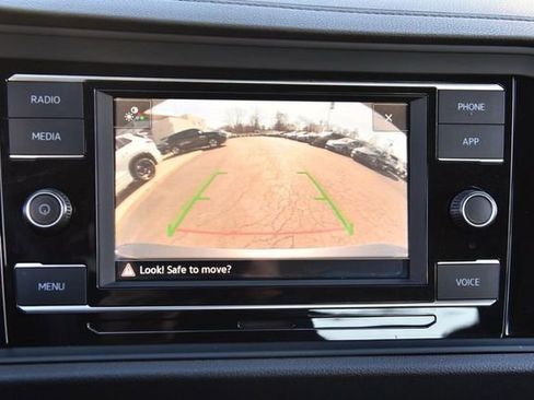 Used 2024 Volkswagen Jetta Sport image 13