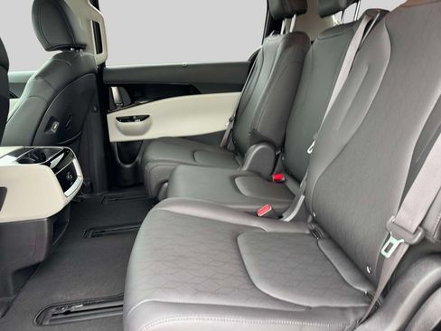 Used 2024 Kia Carnival EX FWD image 10
