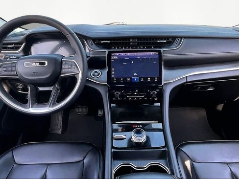 Used 2023 Jeep Grand Cherokee Limited w/ Black Appearance Package image 16