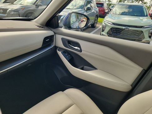 Used 2023 Nissan Rogue SV w/ SV Premium Package FWD image 14