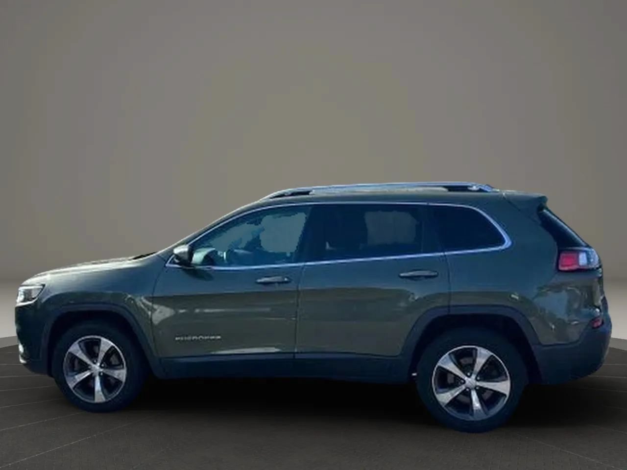 Used 2019 Jeep Cherokee Limited AWD/4WD image 2