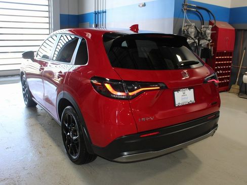 Certified 2025 Honda HR-V Sport image 37