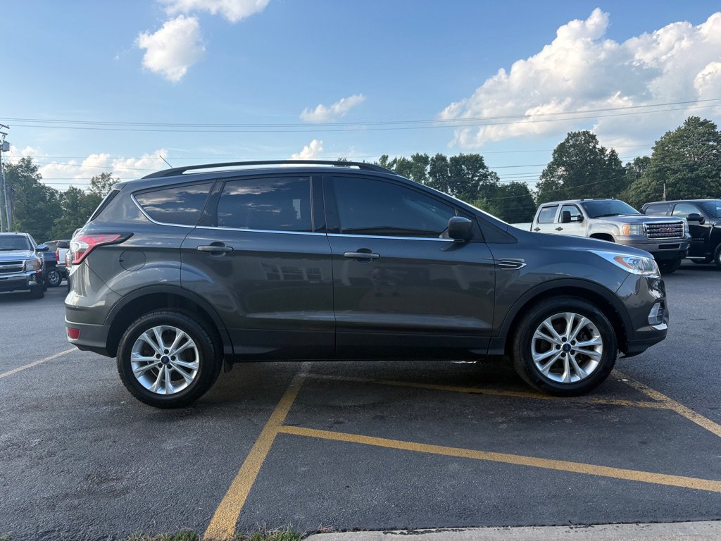 Used 2017 Ford Escape SE w/ Equipment Group 201A FWD image 5
