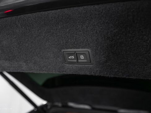 Used 2021 Lamborghini Urus image 12