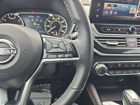 Used 2024 Nissan Altima 2.5 SR w/ SR Premium Package image 18