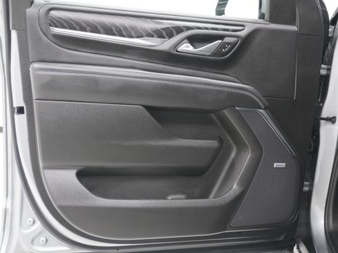 Used 2023 GMC Yukon XL Denali AWD/4WD image 15