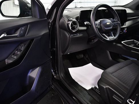 Used 2025 Chevrolet Equinox LT w/ Safety and Technology Package image 14