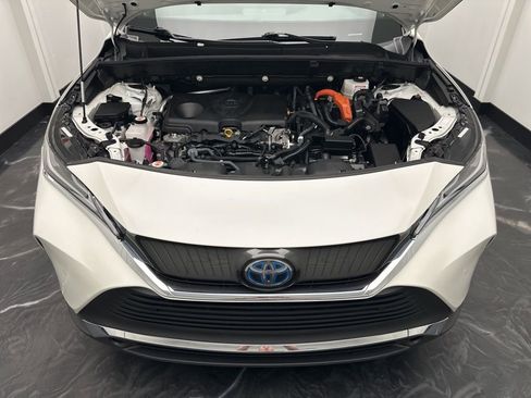 Used 2021 Toyota Venza XLE w/ Softex Package image 26