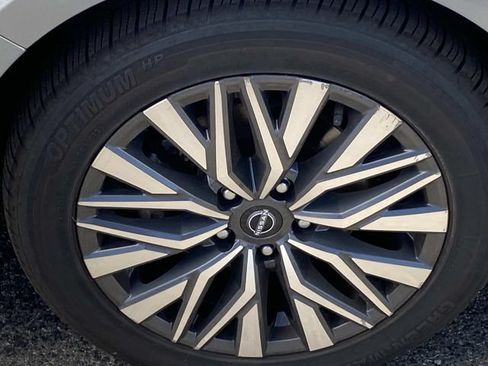 Used 2024 Nissan Altima 2.5 SV FWD image 29