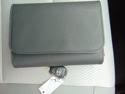 Used 2015 Toyota Corolla LE image 10