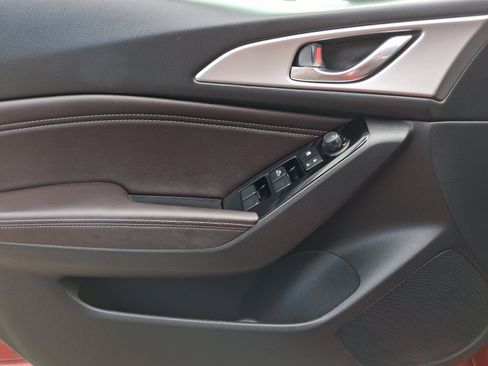 Used 2018 MAZDA MAZDA3 Touring image 13