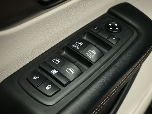 Used 2018 Chrysler Pacifica Touring Plus image 22