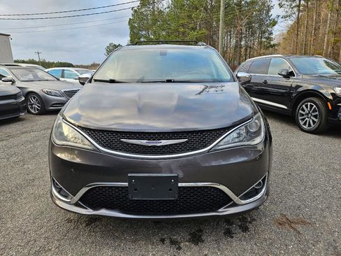 Used 2020 Chrysler Pacifica Limited image 3