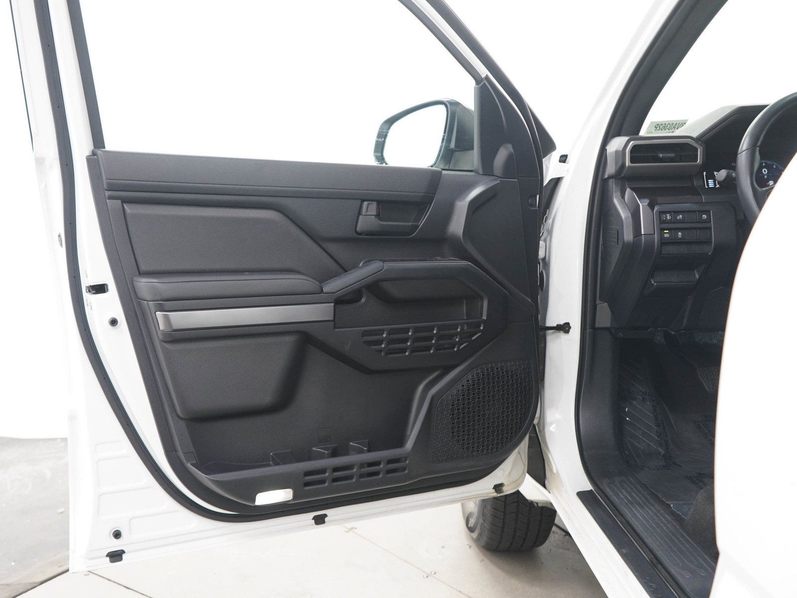 Used 2025 Toyota 4Runner SR5 AWD/4WD image 19