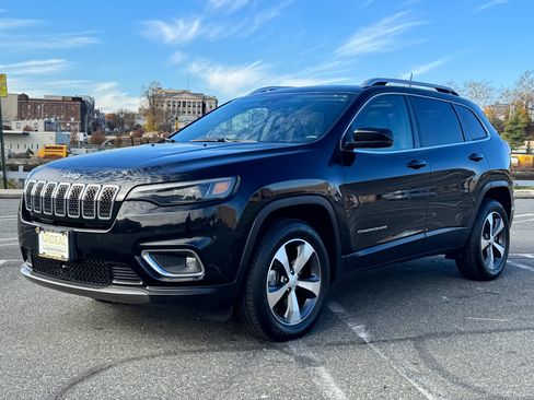 Used 2021 Jeep Cherokee Limited image 3