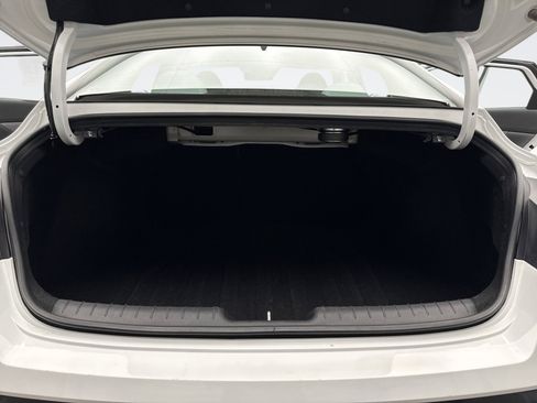 Used 2025 Hyundai Elantra Limited image 24