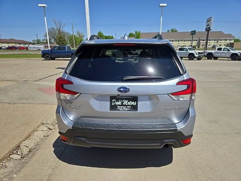 Used 2021 Subaru Forester Premium AWD/4WD image 8