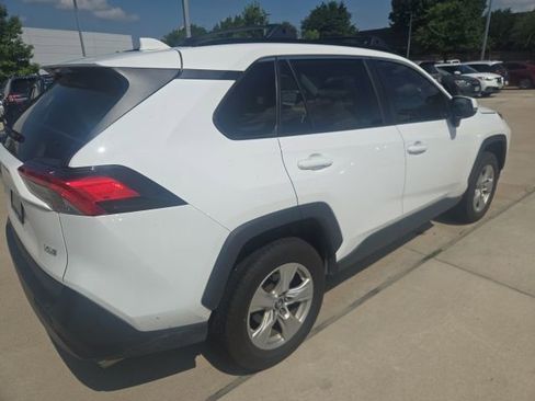 Used 2020 Toyota RAV4 XLE w/ Convenience Package FWD image 4
