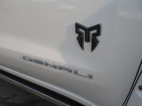 Used 2022 GMC Sierra 1500 Denali w/ Denali Reserve Package AWD/4WD image 8