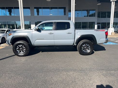 Used 2019 Toyota Tacoma TRD Off-Road AWD/4WD image 8