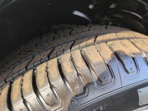 Used 2020 Jeep Cherokee Latitude Plus w/ Comfort/Convenience Group image 28