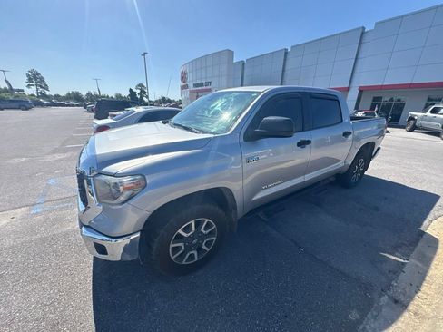Used 2018 Toyota Tundra SR5 AWD/4WD image 6