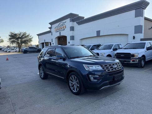 Used 2017 Ford Explorer Limited FWD image 2