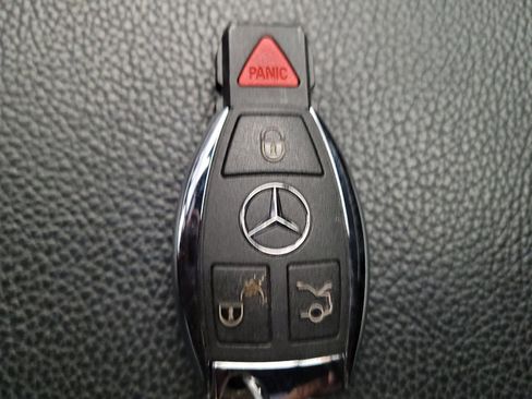 Used 2015 Mercedes-Benz SLK 250 w/ Premium Package image 32