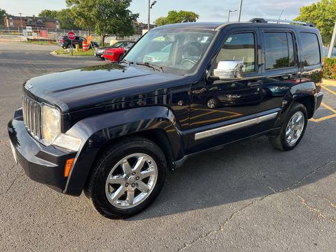 Used 2011 Jeep Liberty Limited w/ Tire & Wheel Group AWD/4WD image 6