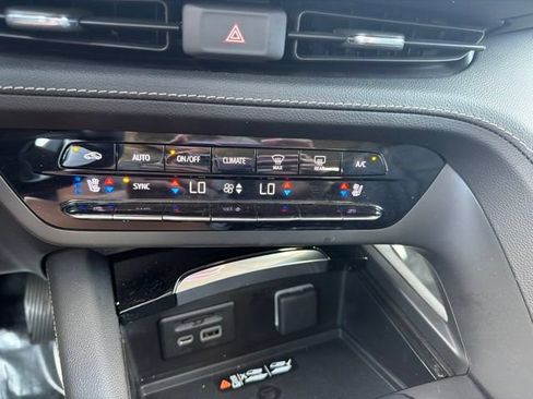 Used 2023 Buick Envision Avenir AWD/4WD image 35