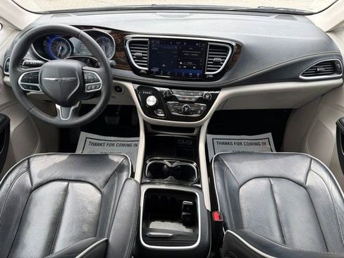 Used 2023 Chrysler Pacifica Limited FWD image 26