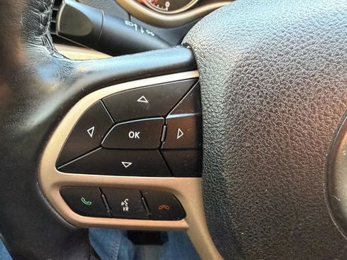 Used 2017 Jeep Cherokee Latitude image 13