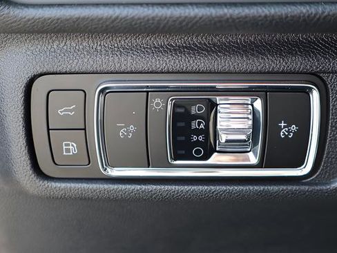 Used 2025 Lincoln Corsair Grand Touring w/ Equipment Group 301A image 20