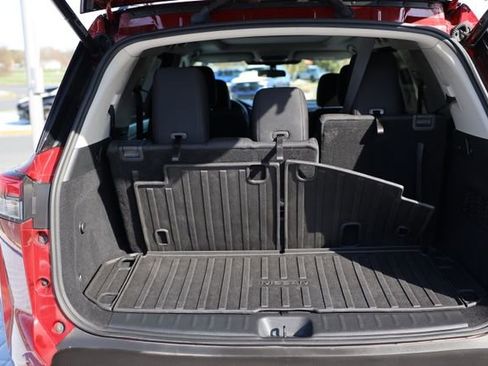 Used 2022 Nissan Pathfinder SV w/ SV Premium Package image 10