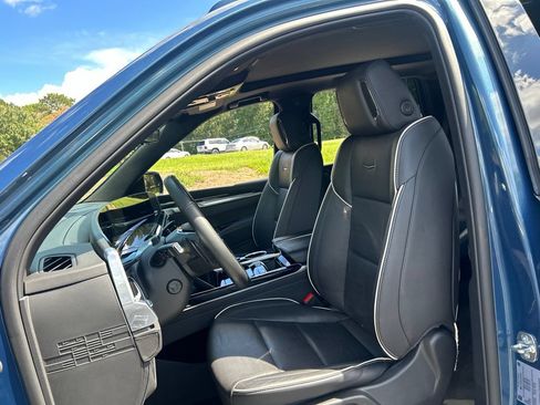 Used 2025 Cadillac Escalade Sport w/ LPO, ONYX Package RWD image 43