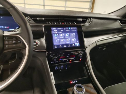 Used 2024 Jeep Grand Cherokee Altitude image 7