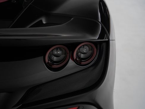 Used 2021 Ferrari F8 Tributo RWD image 13