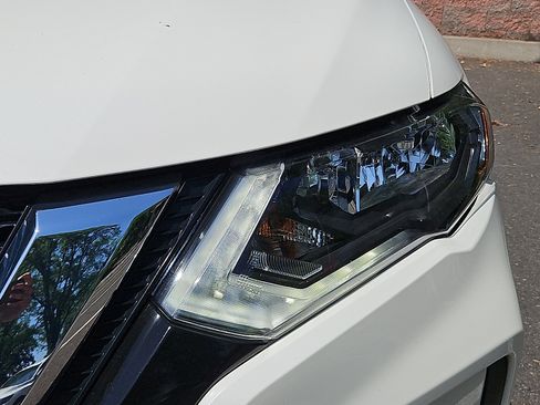 Certified 2019 Nissan Rogue SV w/ Premium Package AWD/4WD image 9