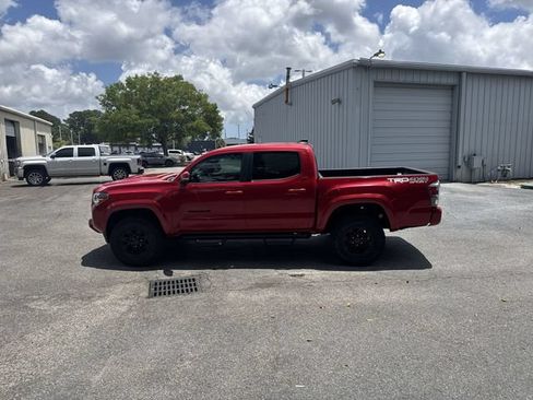 Used 2022 Toyota Tacoma TRD Sport w/ Technology Package AWD/4WD image 8