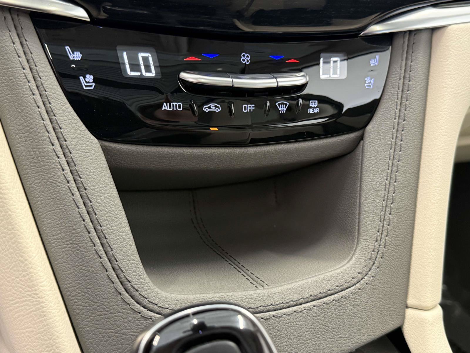 Used 2024 Cadillac XT6 Premium Luxury w/ Technology Package AWD/4WD image 26