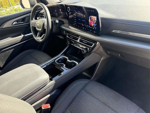 Used 2024 Chevrolet Traverse LT image 26