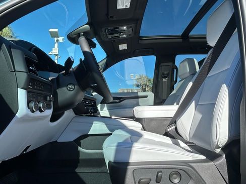 New 2026 Chevrolet Tahoe Premier AWD/4WD image 13