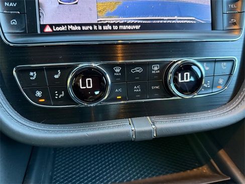 Used 2020 Bentley Bentayga image 21