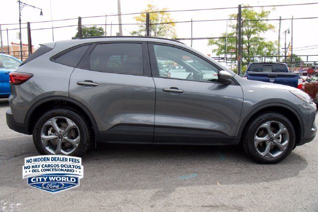 Used 2025 Ford Escape ST-Line Select AWD/4WD image 3
