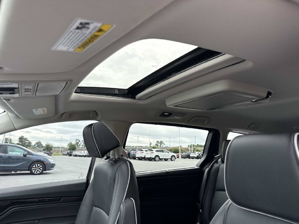 Used 2025 Honda Odyssey Touring image 4