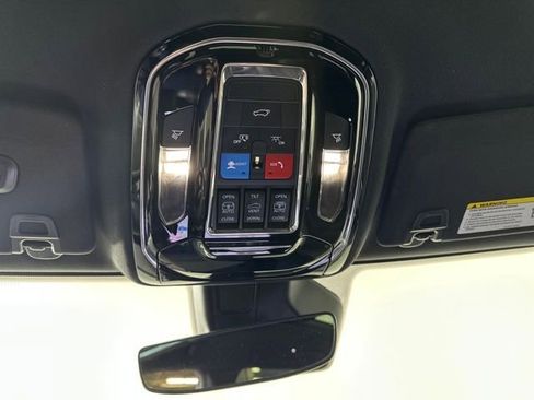 Used 2023 Jeep Grand Cherokee Overland AWD/4WD image 24
