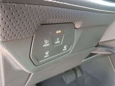Used 2025 Volkswagen Atlas SE FWD image 23