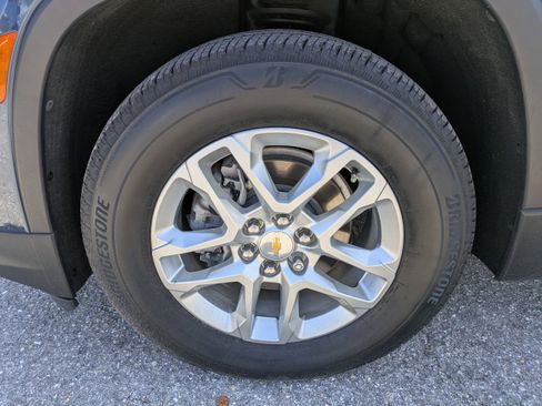 Used 2023 Chevrolet Traverse LS FWD image 10