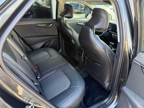 Used 2024 Kia Niro EX Touring image 29